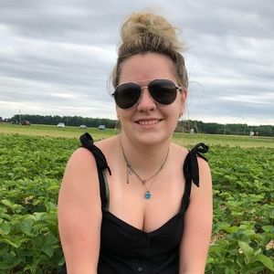 Meet your Posher, Abigail